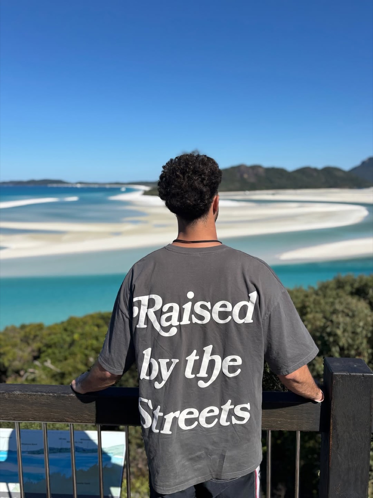 Egea frente a Whitehaven Beach, Australia